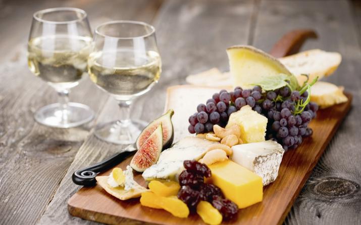 Диетический сыр: сорта, калорийность и рецепты для диеты