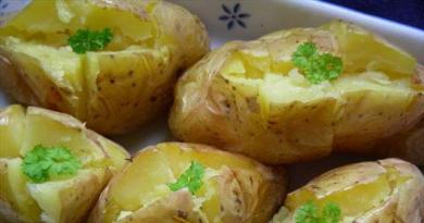 Картофель, запеченный целиком в духовке